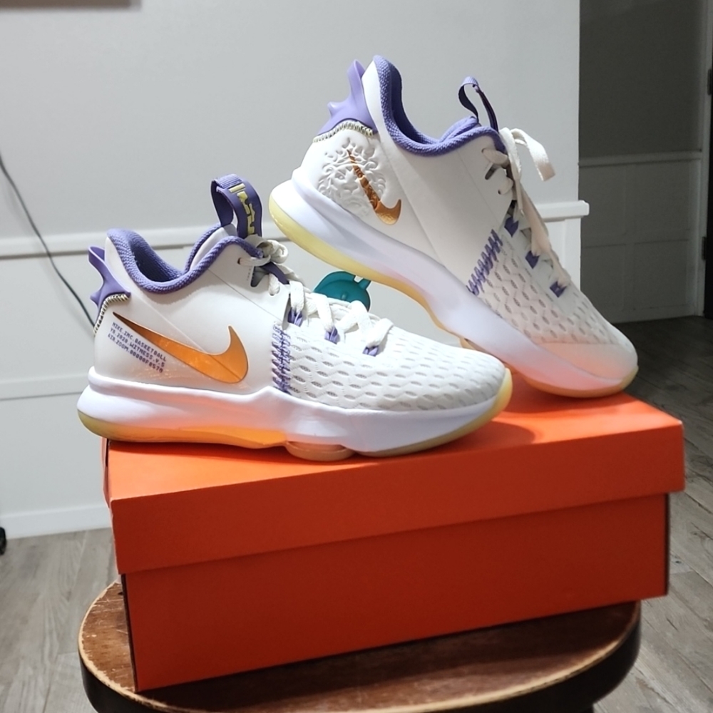 NIKE Lebron Witness V , 7y